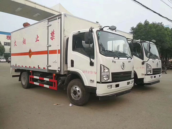 陜汽5.1米(3.6噸)液體廂式車 陜汽5.1米(3.6噸)液體廂式車