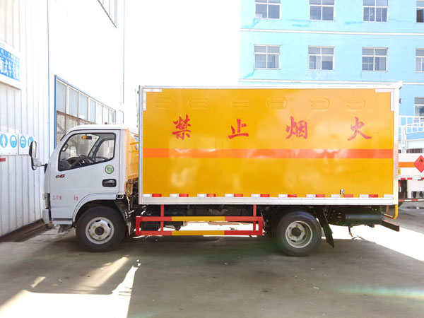 多利卡4.1米(3.4噸)液體廂式車 多利卡4.1米(3.4噸)液體廂式車