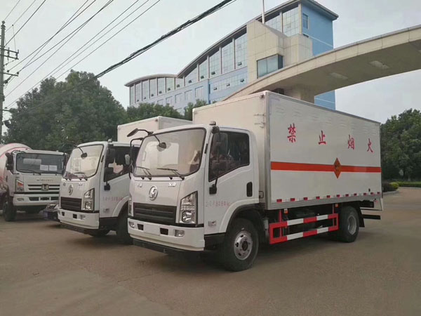 陜汽5.1米(3.6噸)氣體廂式車 陜汽5.1米(3.6噸)氣體廂式車