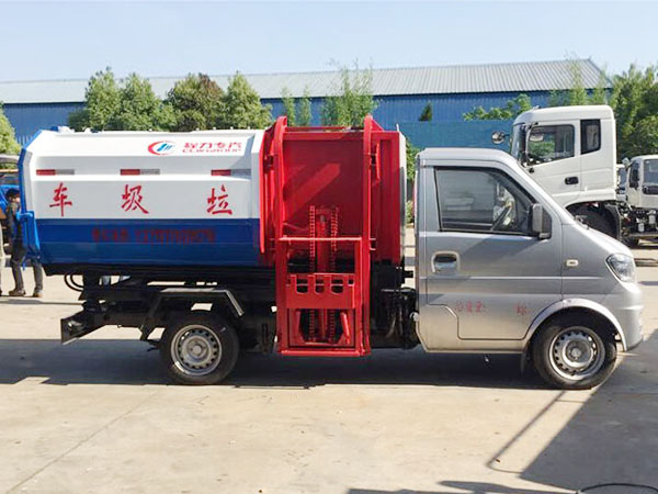 東風小康掛桶式垃圾車 東風小康掛桶式垃圾車