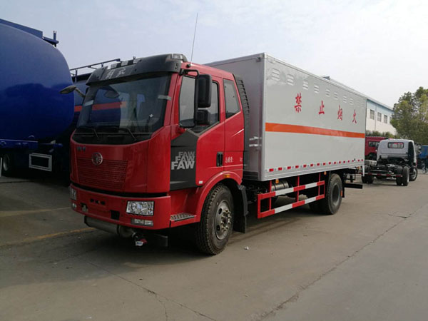 解放6.2米(10.4噸)液體廂式車 解放6.2米(10.4噸)液體廂式車