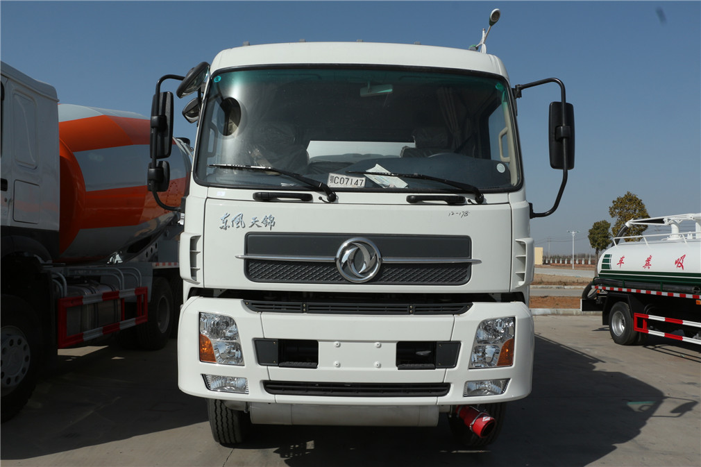 東風天錦小三軸20方運油車 東風天錦小三軸20方運油車