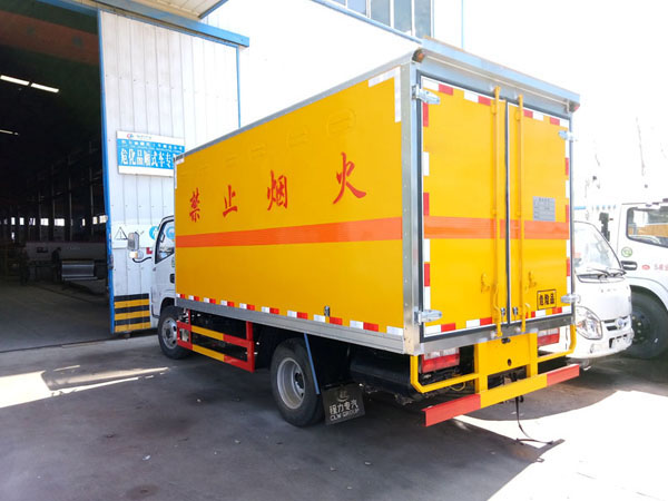 多利卡4.1米(3.4噸)腐蝕品廂式車 多利卡4.1米(3.4噸)腐蝕品廂式車